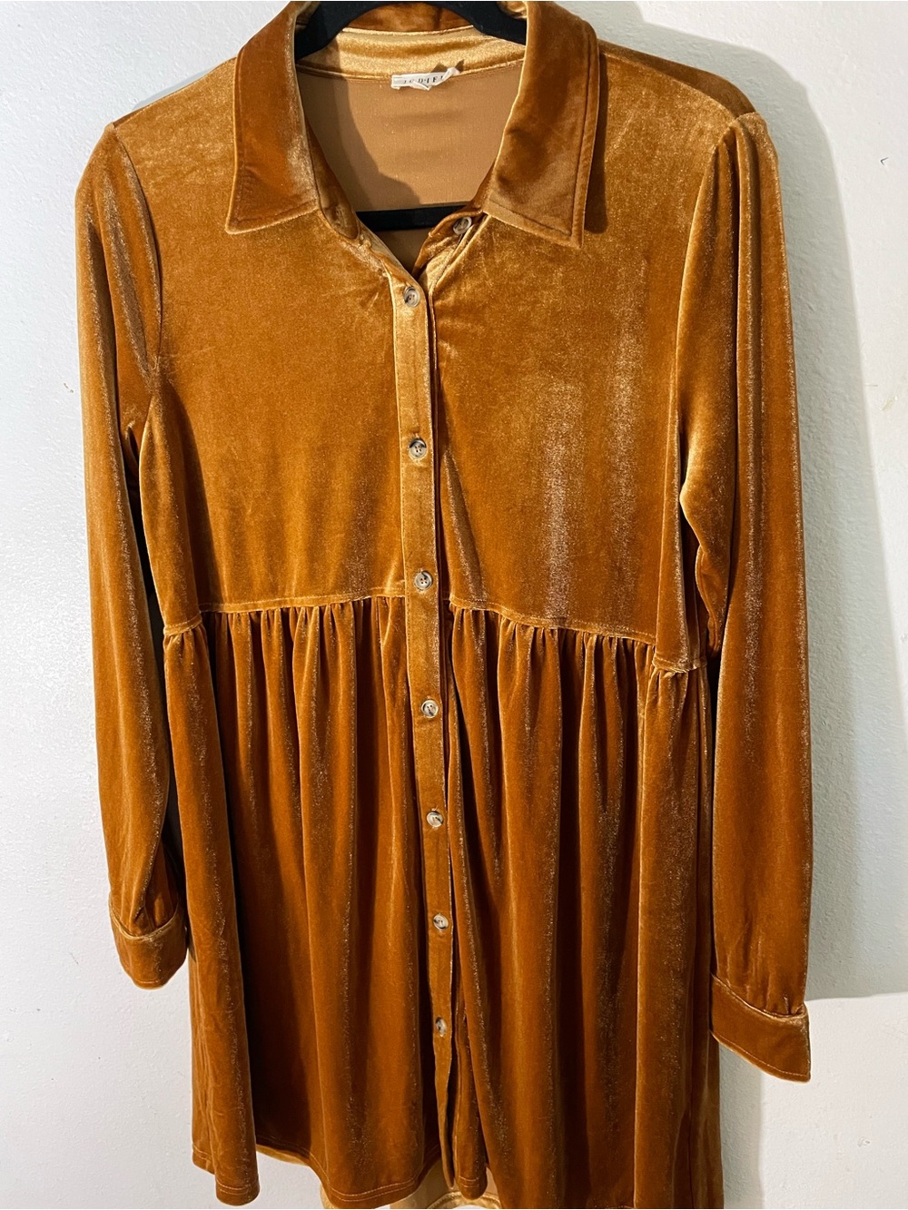 JODIFL Velvet Button-Front Long Sleeve Dress in Amber Gold